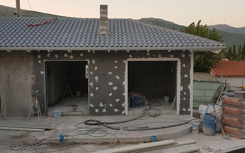 Κατασκευή κεραμοσκεπής με γκρι επισμαλτομένο κεραμίδι