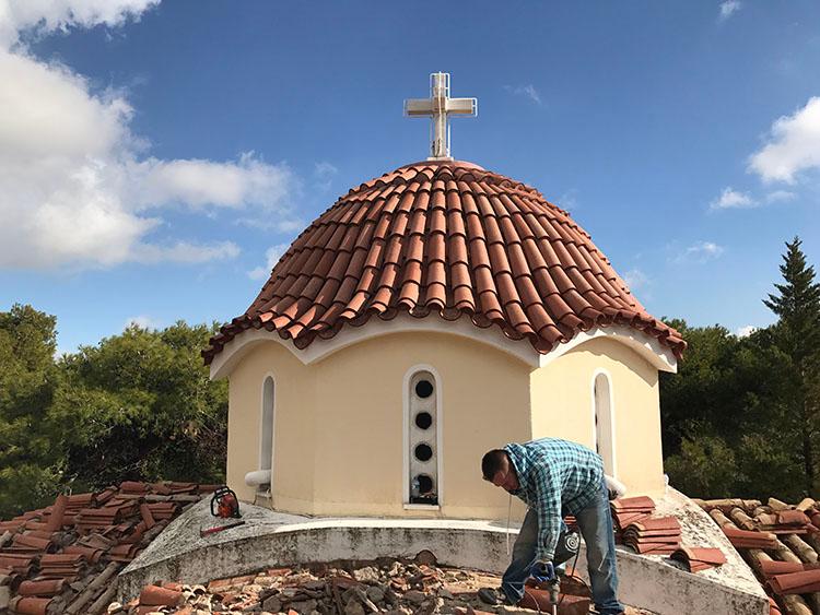 Κατασκευή στέγης εκκλησίας λασποτού βυζαντινού κεραμιδιού