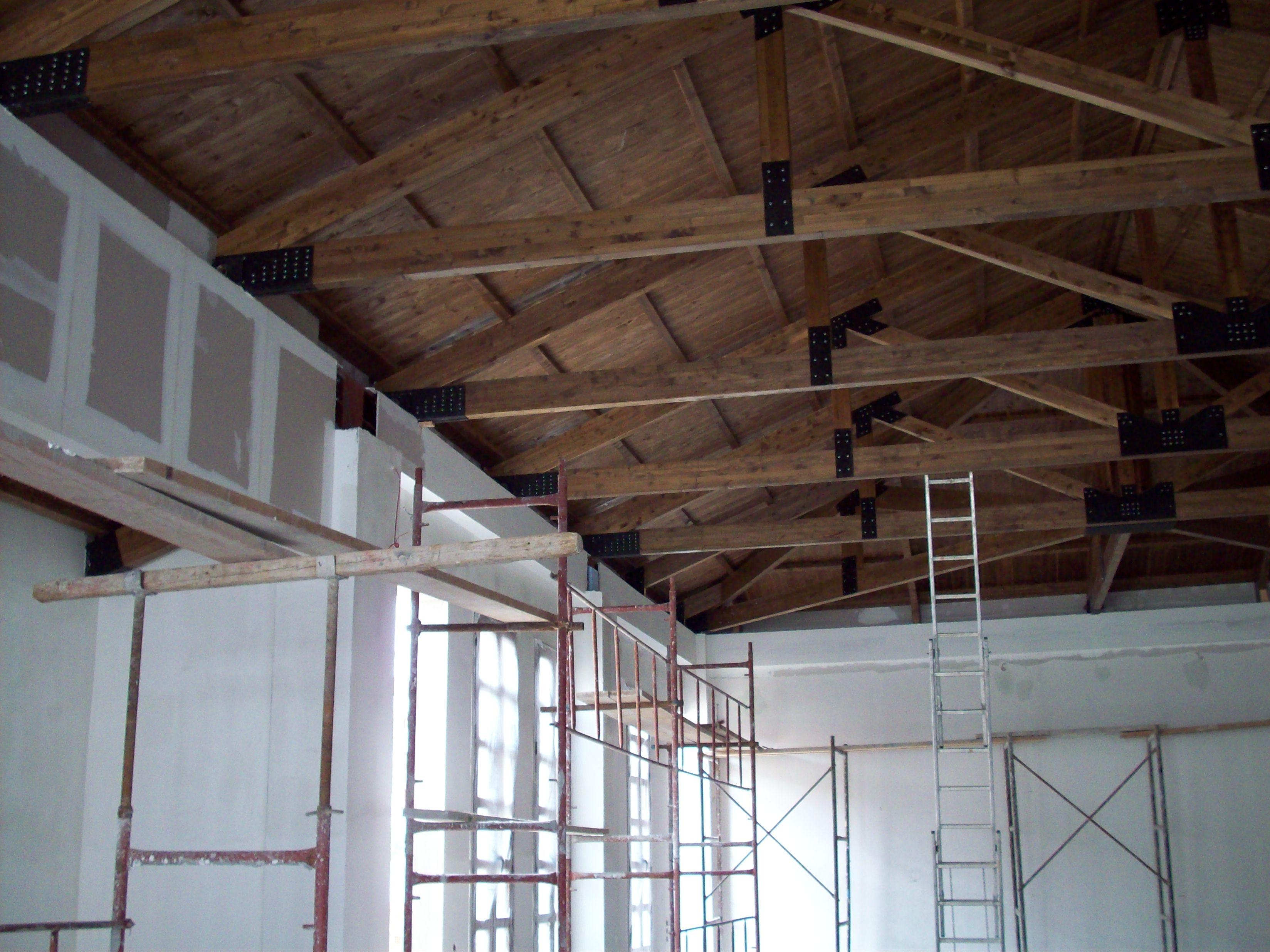 Ξύλινη εσωτερική κατασκευή τετάριχτης στέγης