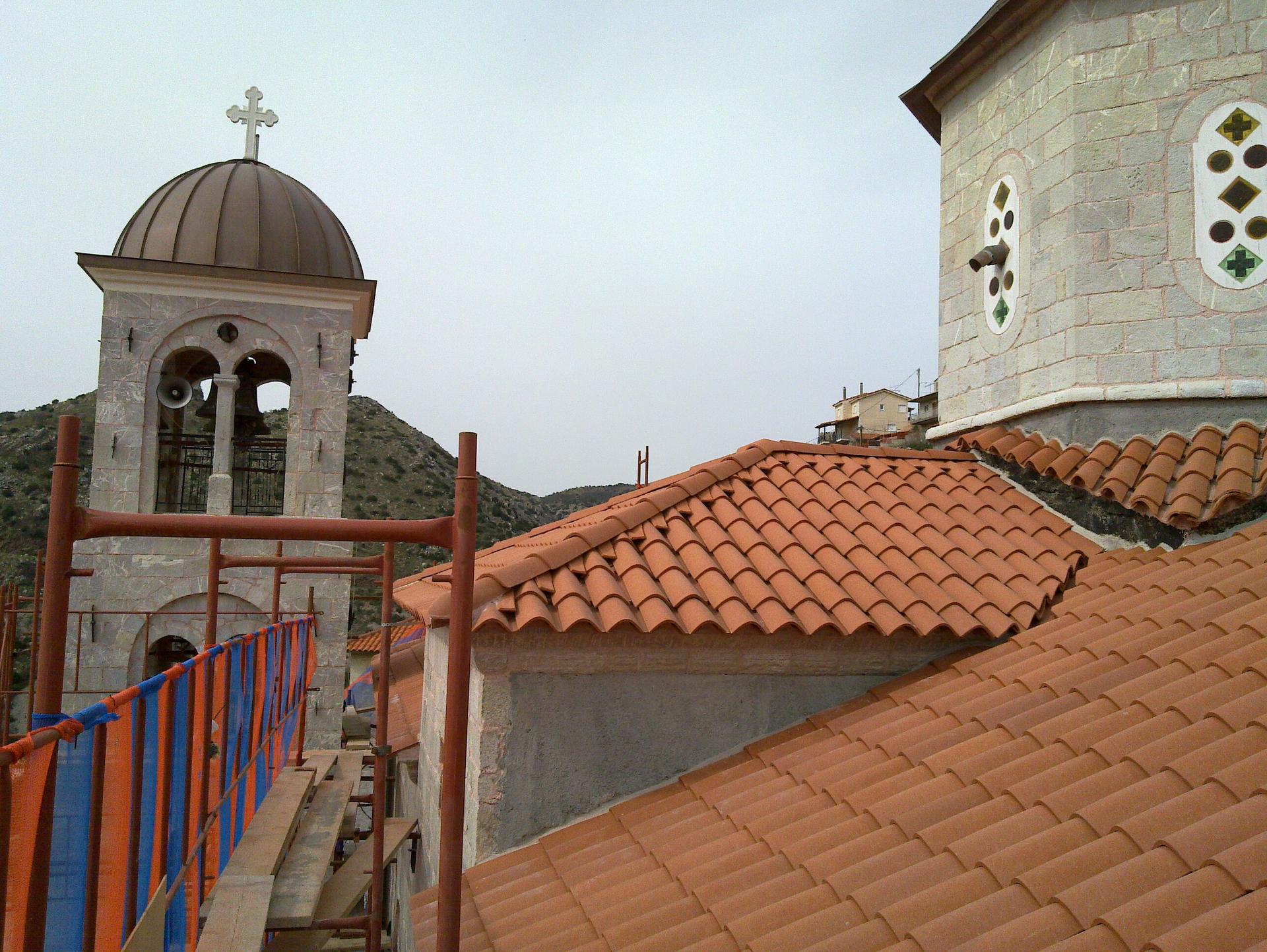 Στέγη με βυζαντινά κεραμίδια